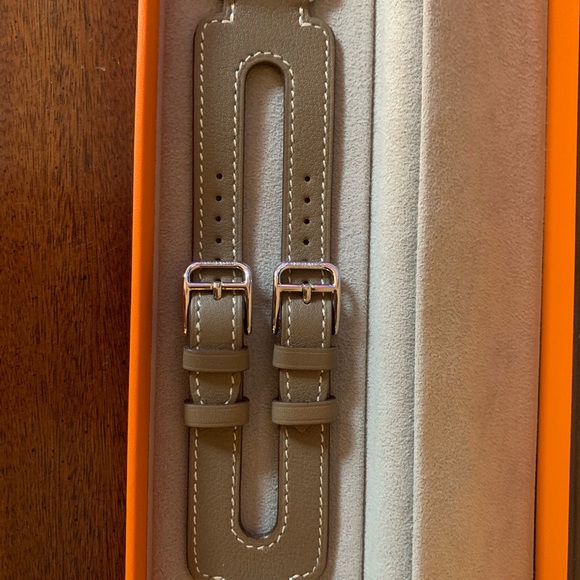 NWT Hermès Calfskin Double Buckle Cuff Apple Watch Band 38-40mm Étoupe - Picture 5 of 9